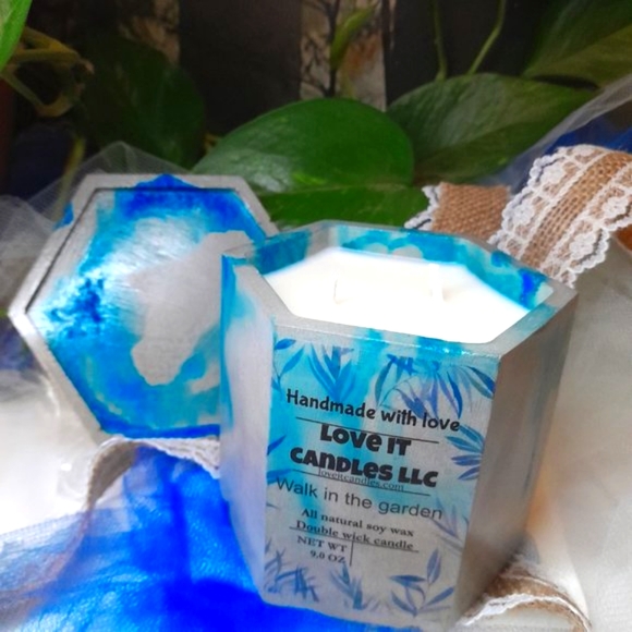 Walk in the Garden all-natural soy wax candle 10.5 oz - Picture 1 of 7